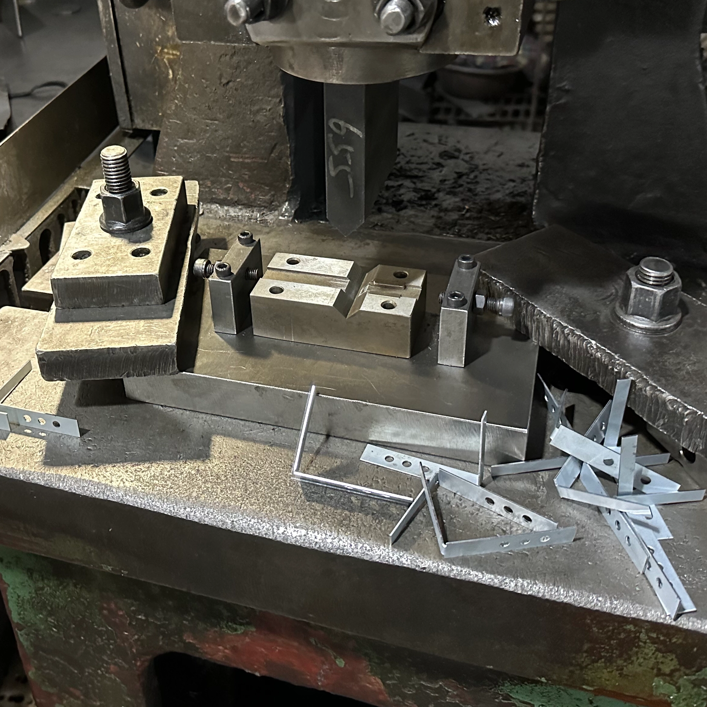 Проверка основы плавного движения: глубокое погружение в дверные петли