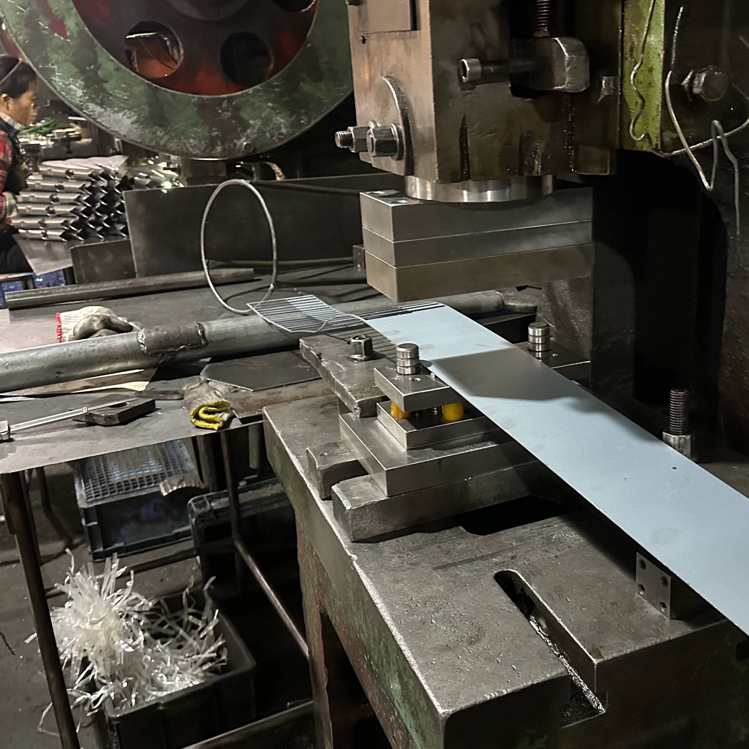 Исследование возможностей стыковых петель в дизайне деревянных дверей