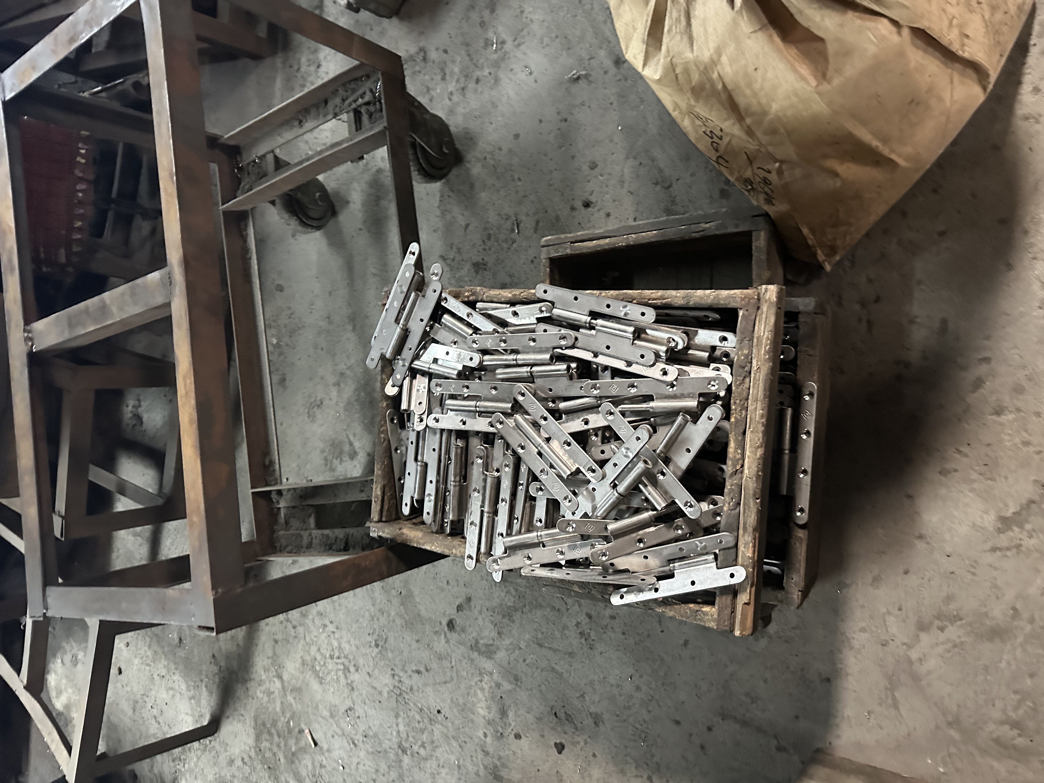 Как установить петли-бабочки на сетчатую дверь