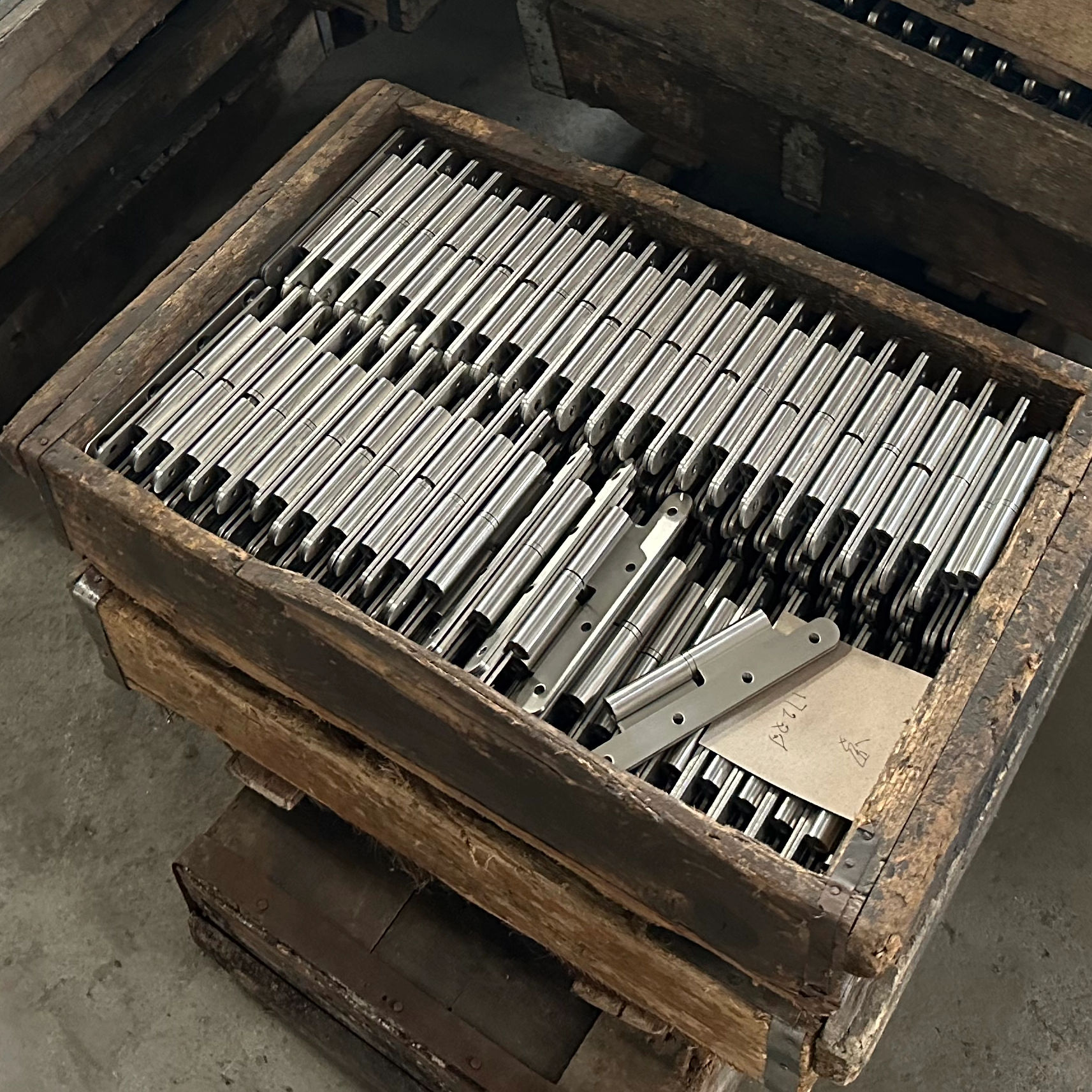 Нужны ли противопожарным дверям специальные петли?