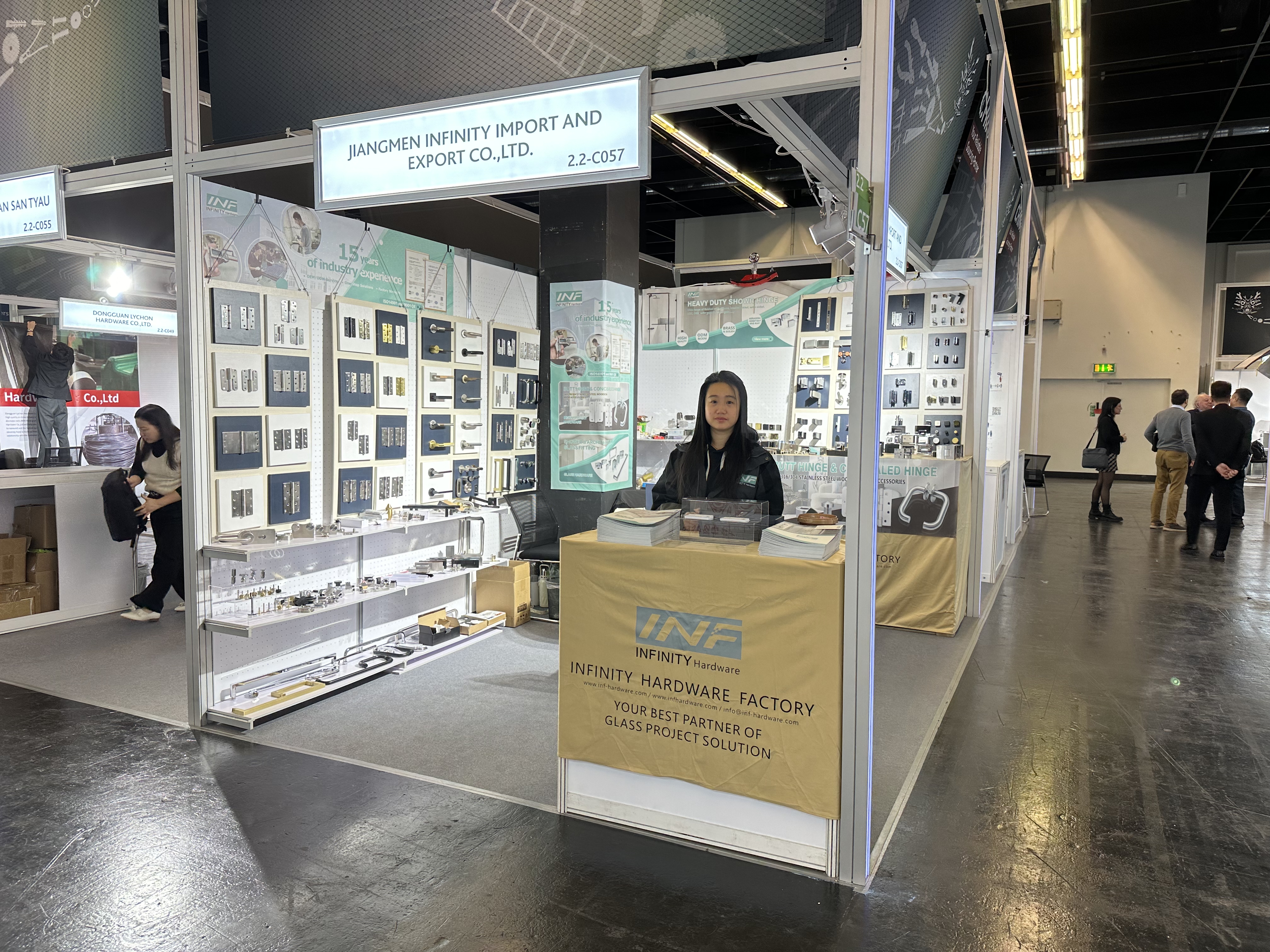 комплект ручек на передней двери