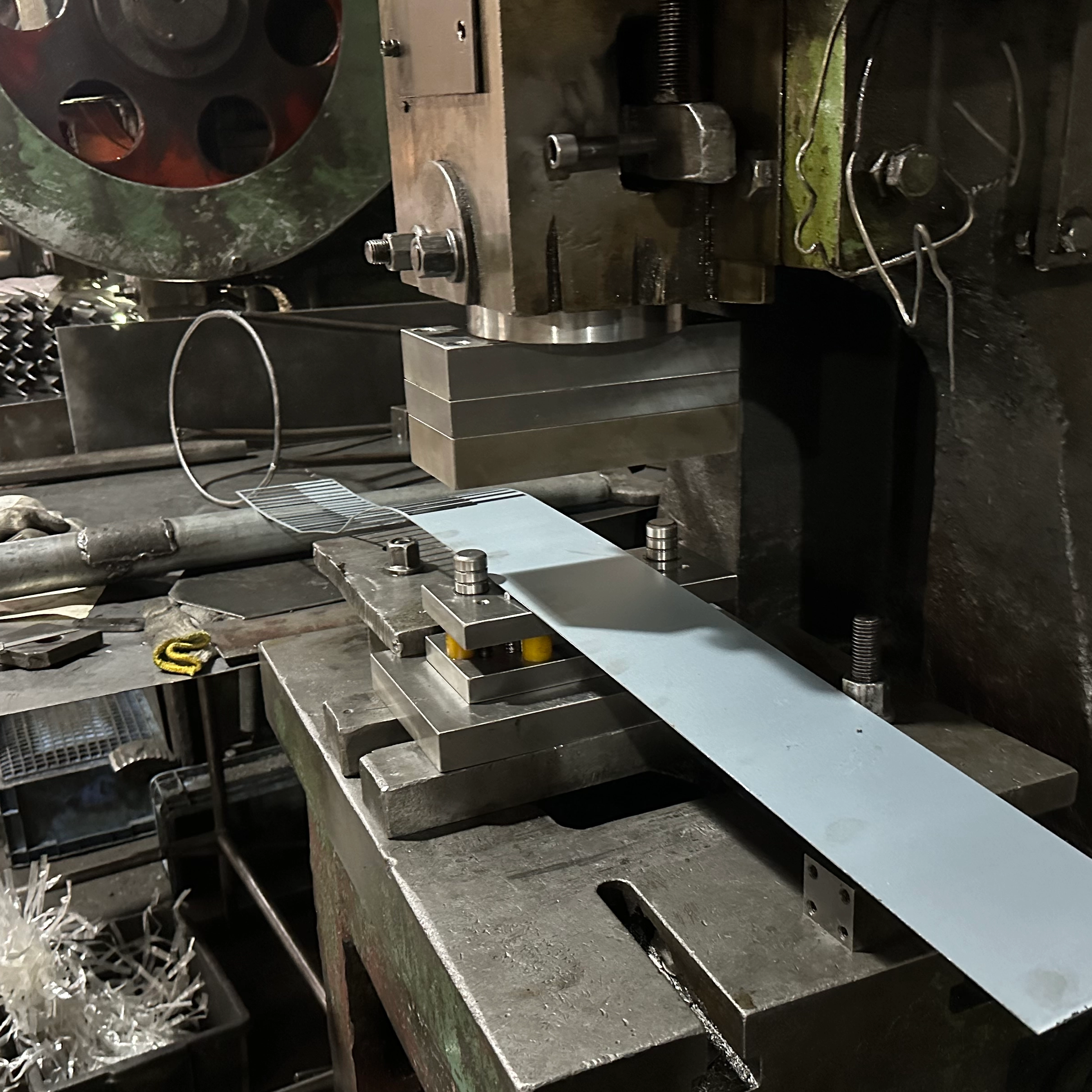 Исследование мира дверных петель: подробное руководство по петлям на шарикоподшипниках и петлям для деревянных дверей