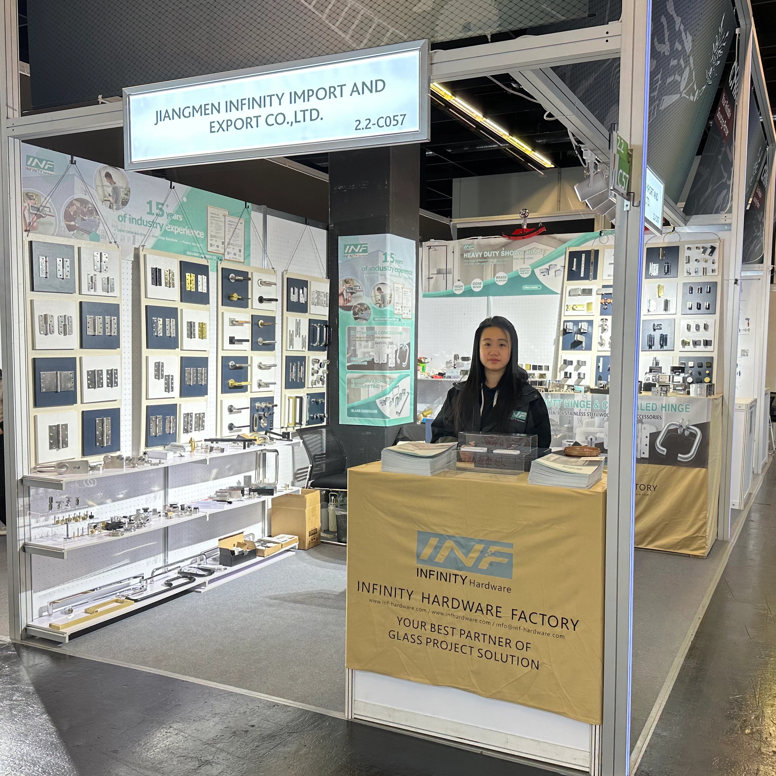 Повышение безопасности и стиля: руководство по основам скобяных изделий для противопожарных дверей