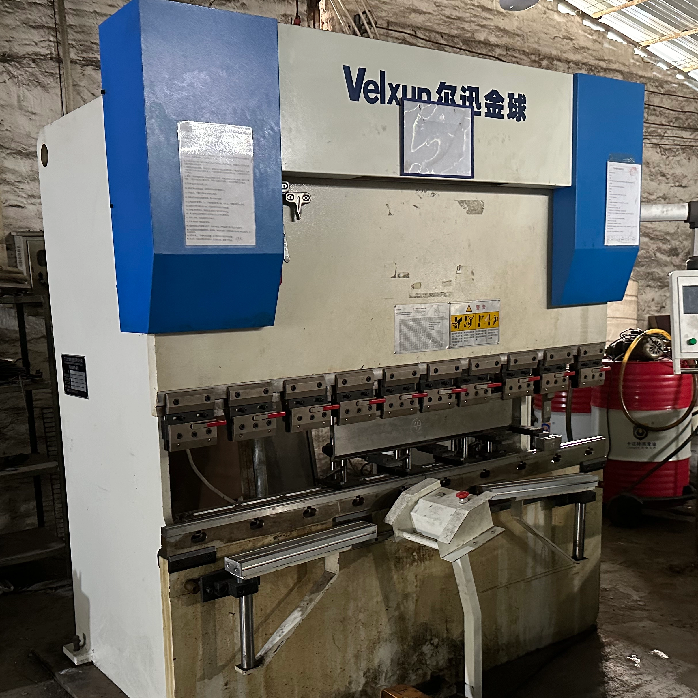 Улучшение внешнего вида и функциональности дверей: открытие мира деревянных дверных петель и поворотных петель